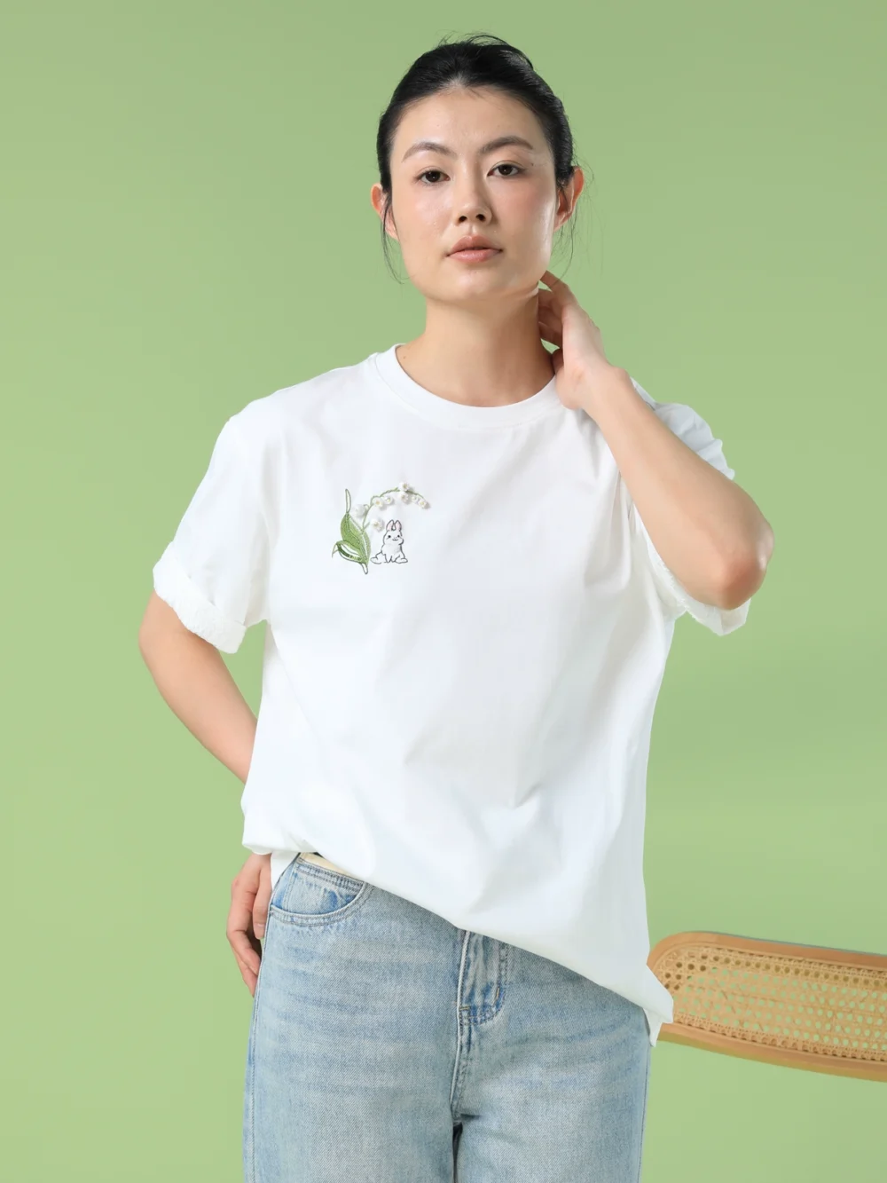 Hand-embroidered lily of the valley and rabbit short-sleeved t-shirt women’s 2024 new hot cotton summer dress white